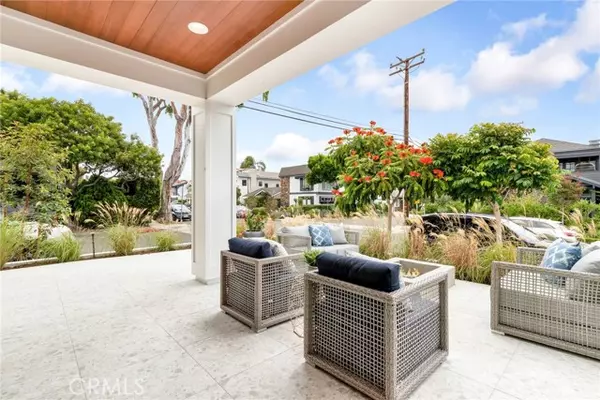 Corona Del Mar, CA 92625,417 Heliotrope Avenue