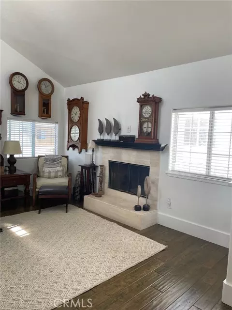 Corona Del Mar, CA 92625,616 Begonia