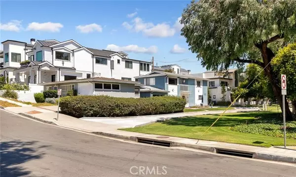 Corona Del Mar, CA 92625,400 Heliotrope Avenue