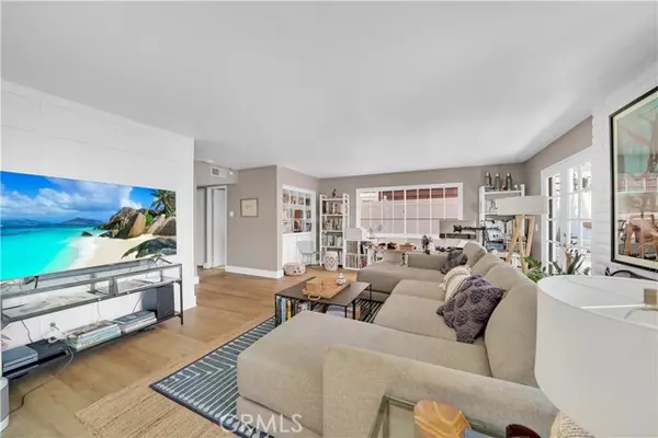 Corona Del Mar, CA 92625,711 Heliotrope Avenue