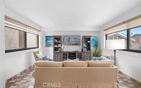 Corona Del Mar, CA 92625,422 Heliotrope Avenue #B