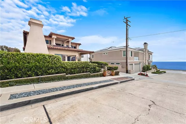 Corona Del Mar, CA 92625,208 Marigold Avenue