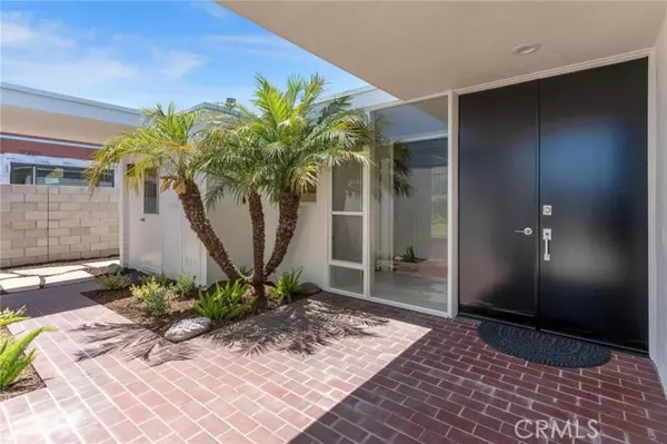 Corona Del Mar, CA 92625,707 Patolita Drive