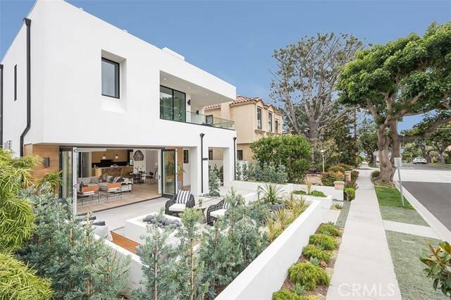 302 Iris Avenue, Corona Del Mar, CA 92625