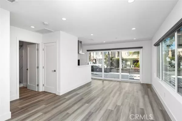 Corona Del Mar, CA 92625,438 Goldenrod