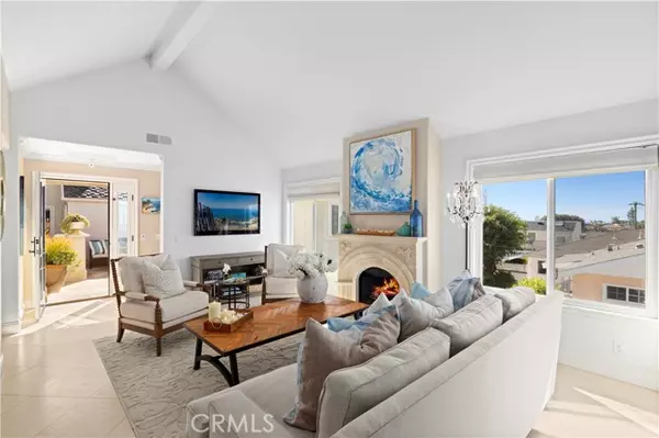 Corona Del Mar, CA 92625,423 Poppy Avenue