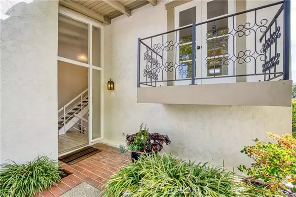 2195 Vista Entrada, Newport Beach, CA 92660