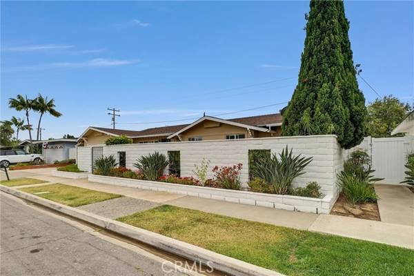 255 Sherwood Street, Costa Mesa, CA 92627