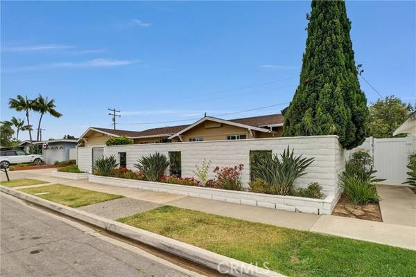 255 Sherwood Street, Costa Mesa, CA 92627