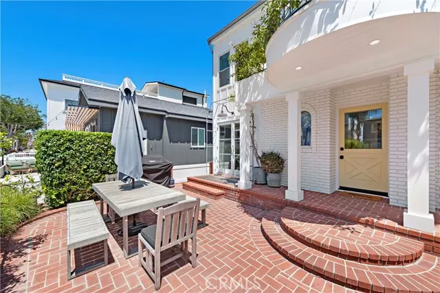 124 E Bay Avenue, Newport Beach, CA 92661