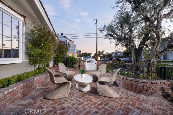 Corona Del Mar, CA 92625,300 Heliotrope Avenue