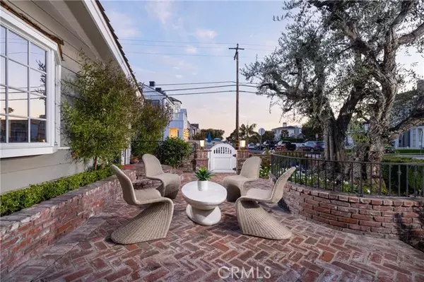 Corona Del Mar, CA 92625,300 Heliotrope Avenue