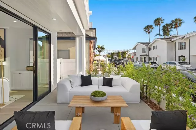 208 Collins, Newport Beach, CA 92662