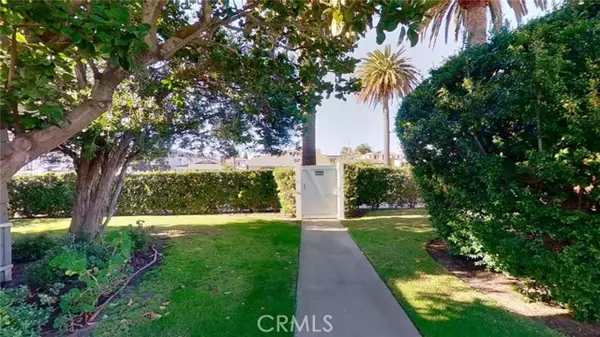 Corona Del Mar, CA 92625,614 Marguerite Avenue