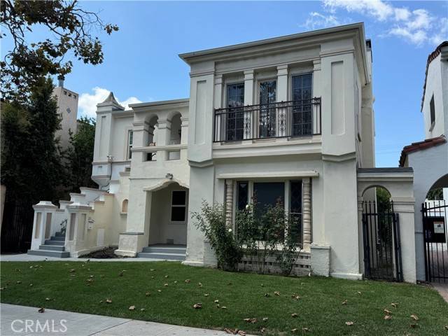 211 S Arnaz Drive, Beverly Hills, CA 90211