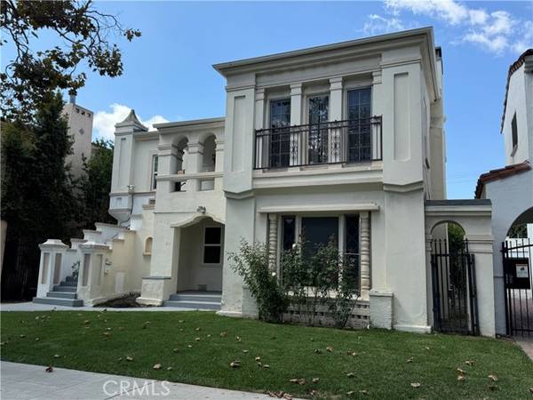 211 S Arnaz Drive, Beverly Hills, CA 90211