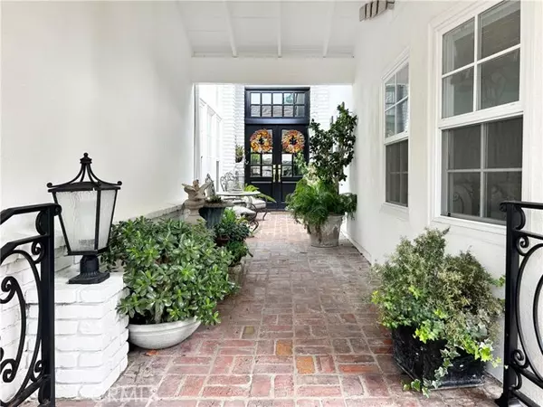 14 Rue Marseille,  Newport Beach,  CA 92660