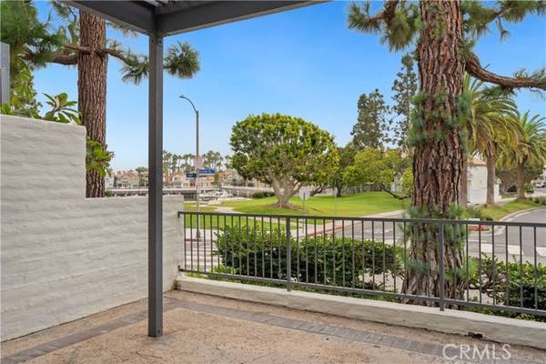 Long Beach, CA 90803,5422 Heron Bay #23