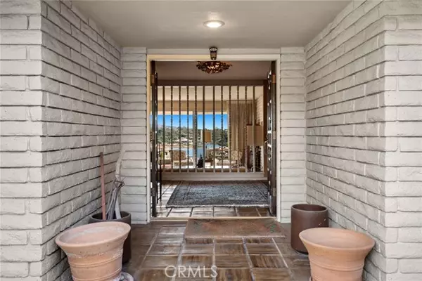 Newport Beach, CA 92660,1056 Santiago Drive