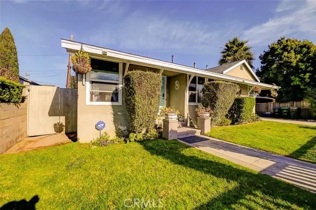 138 Walnut Street, Costa Mesa, CA 92627