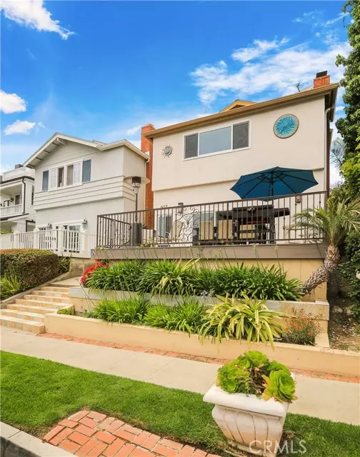 Corona Del Mar, CA 92625,617 Iris Avenue #A