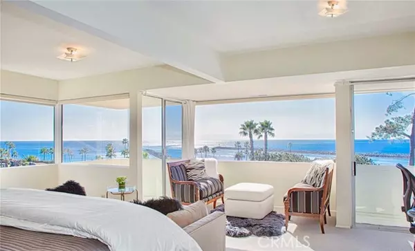 Corona Del Mar, CA 92625,2824 Ocean Boulevard