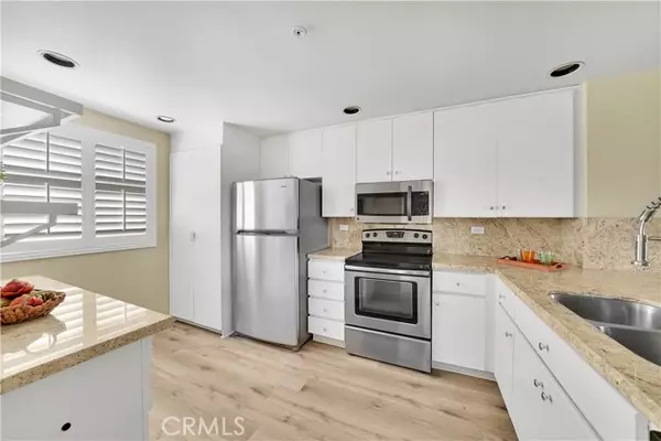 2253 Martin #403, Irvine, CA 92612