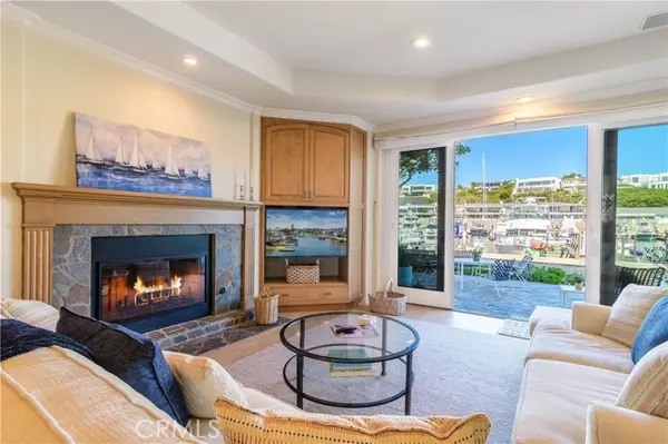 Newport Beach, CA 92662,331 E Bay Front