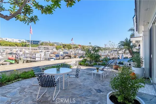 Newport Beach, CA 92662,331 E Bay Front