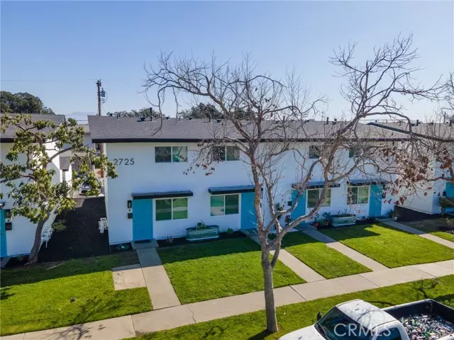 2725 S Baker Street, Santa Ana, CA 92707