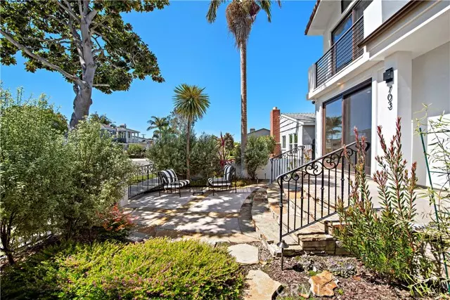 703 Larkspur Avenue, Corona Del Mar, CA 92625