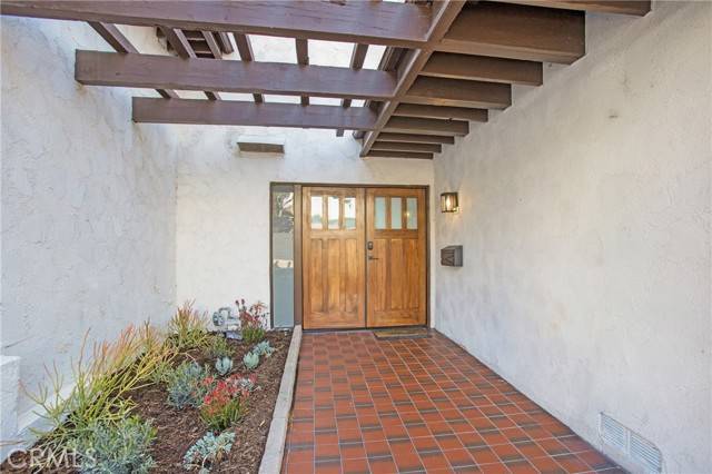 835 Amigos Way #8, Newport Beach, CA 92660