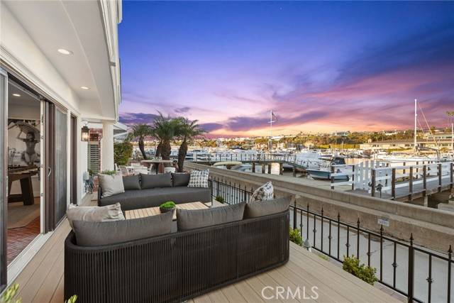 Newport Beach, CA 92662,209 E. Bayfront