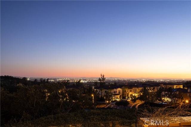 Irvine, CA 92602,212 Clear Falls