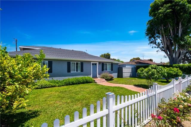 228 Del Mar Avenue, Costa Mesa, CA 92627