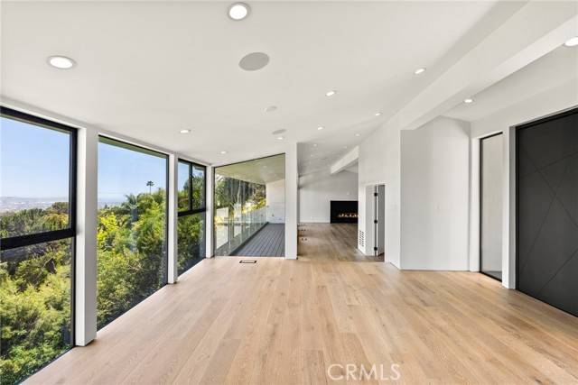 Beverly Hills, CA 90210,9336 Lloydcrest Drive
