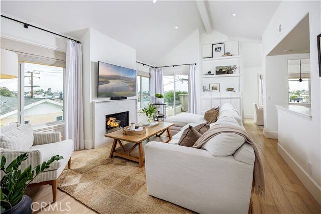 Corona Del Mar, CA 92625,423 Poppy Avenue