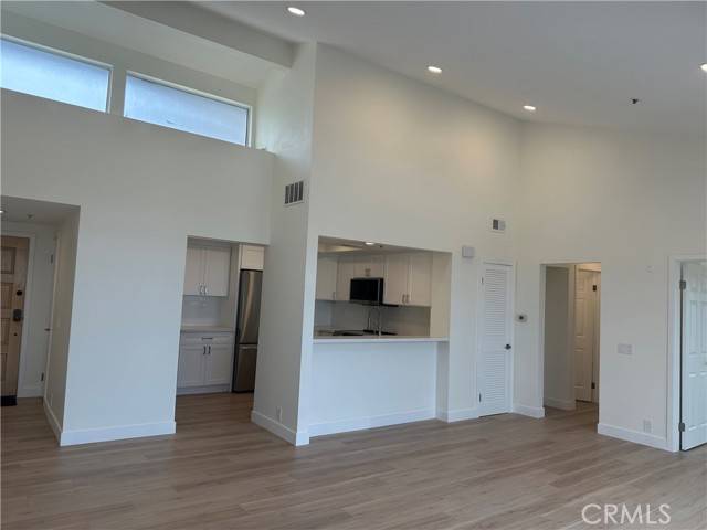 Newport Beach, CA 92663,230 Lille Lane #308
