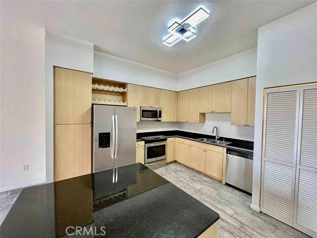 388 E Ocean Boulevard, Long Beach, CA 90802