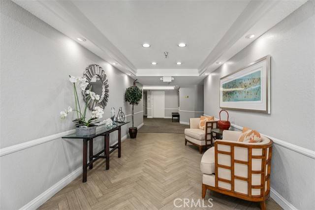 Newport Beach, CA 92663,260 Cagney Lane #206