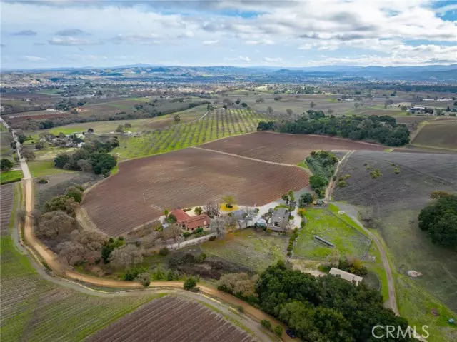 2135 Live Oak Rd, Paso Robles, CA 93446