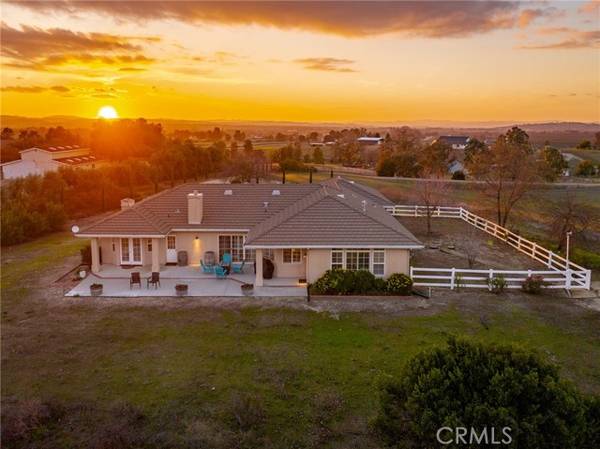 4925 Lamplighter Way, Paso Robles, CA 93446