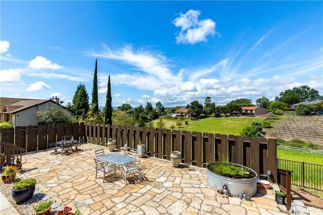 1002 Vista Grande Street, Paso Robles, CA 93446