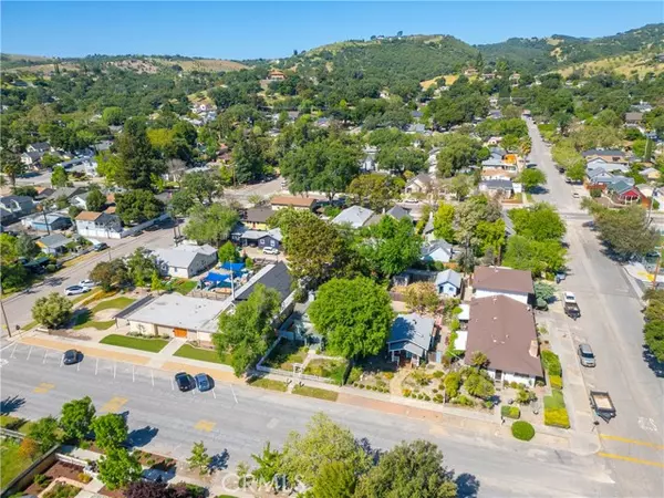 Paso Robles, CA 93446,1529 Oak Street