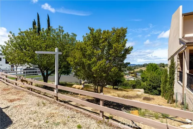 Paso Robles, CA 93446,5057 Meadow Lark