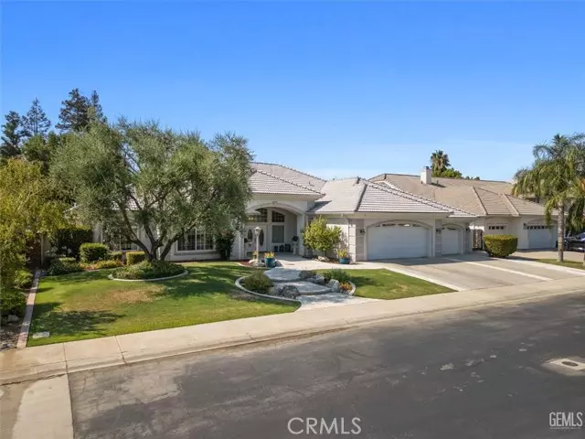 6920 Iron Oak Drive, Bakersfield, CA 93312