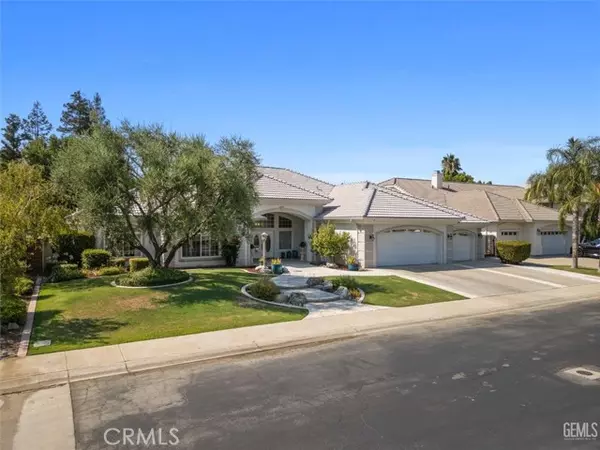 6920 Iron Oak Drive, Bakersfield, CA 93312