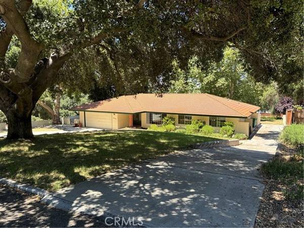 4050 Del Rio Road, Atascadero, CA 93422