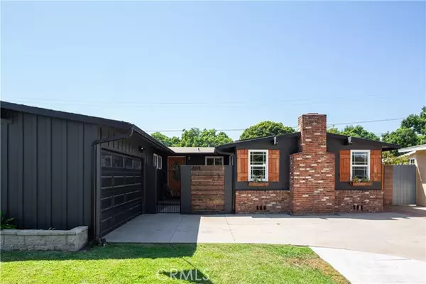 2214 N Hesperian Street, Santa Ana, CA 92706