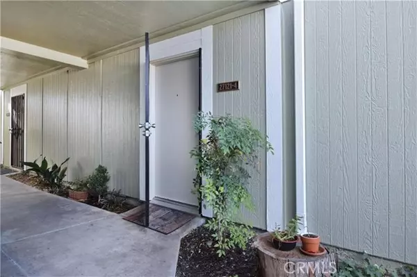 Canyon Country, CA 91351,27121 Crossglade Avenue #4